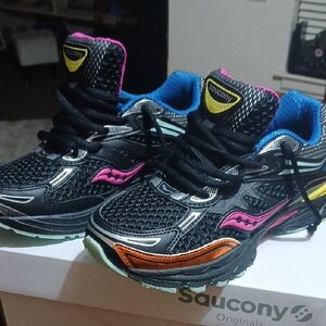 Brand New Saucony Omni 9